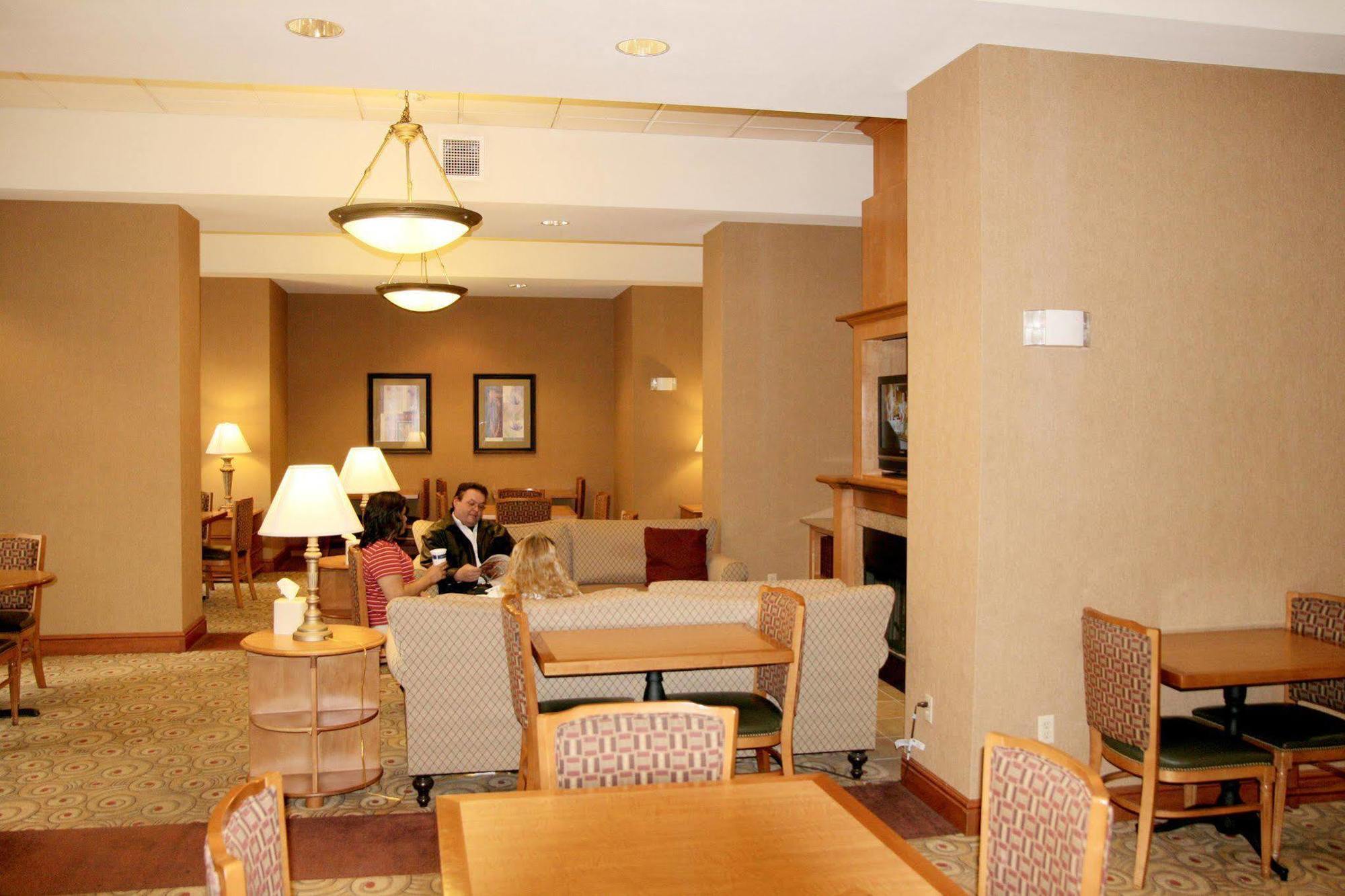Hampton Inn & Suites Bremerton Restaurant photo